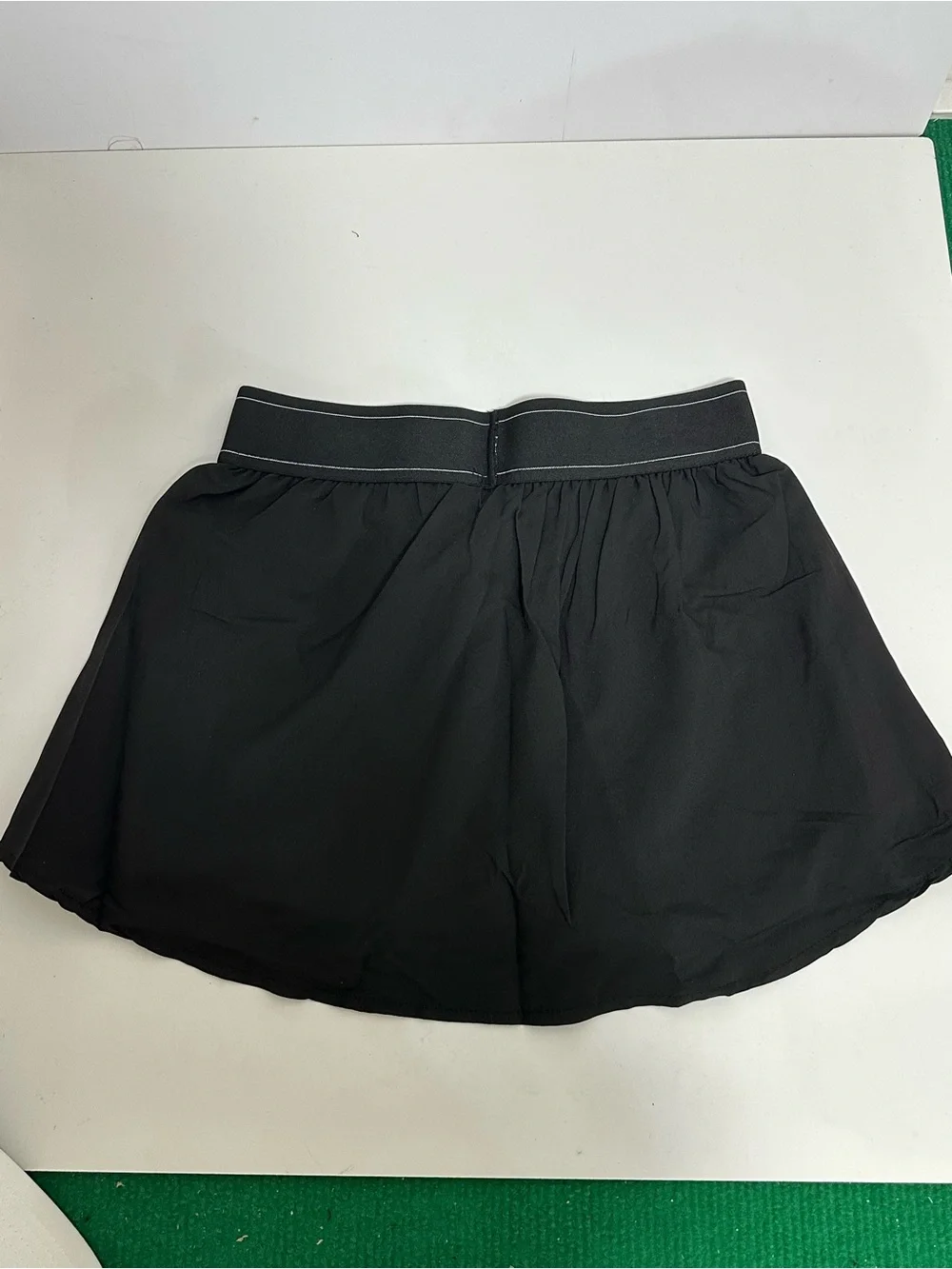 ALO Yoga lightweight skater